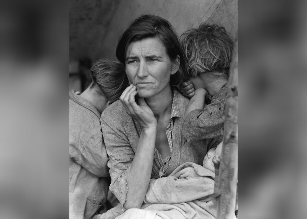 1936: Dorothea Lange snaps iconic Depression-era photograph